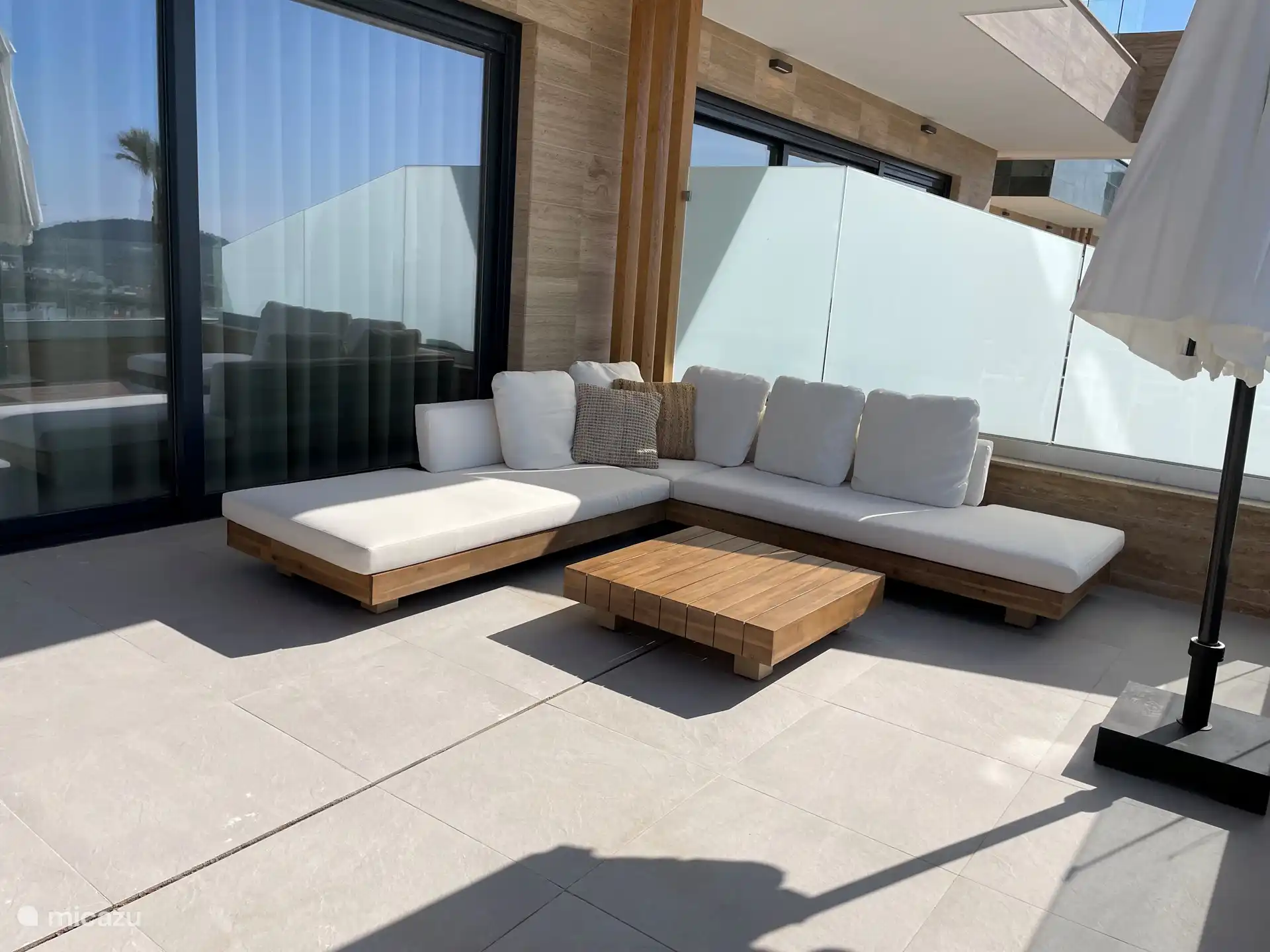Lounge-Eckterrasse