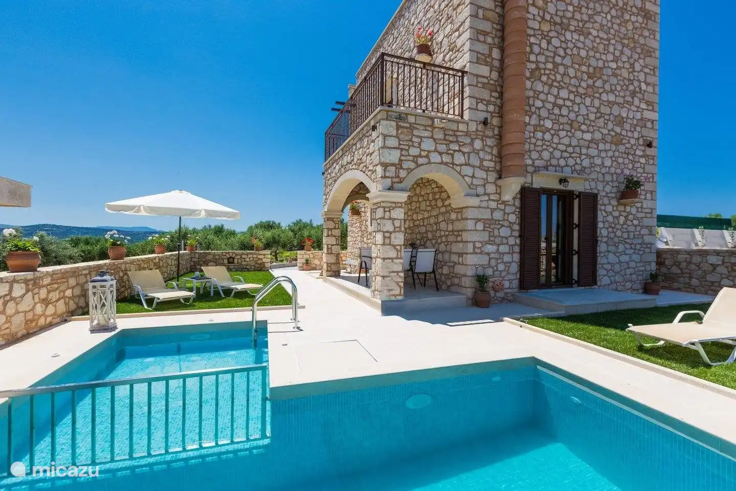 De villa en het zwembad