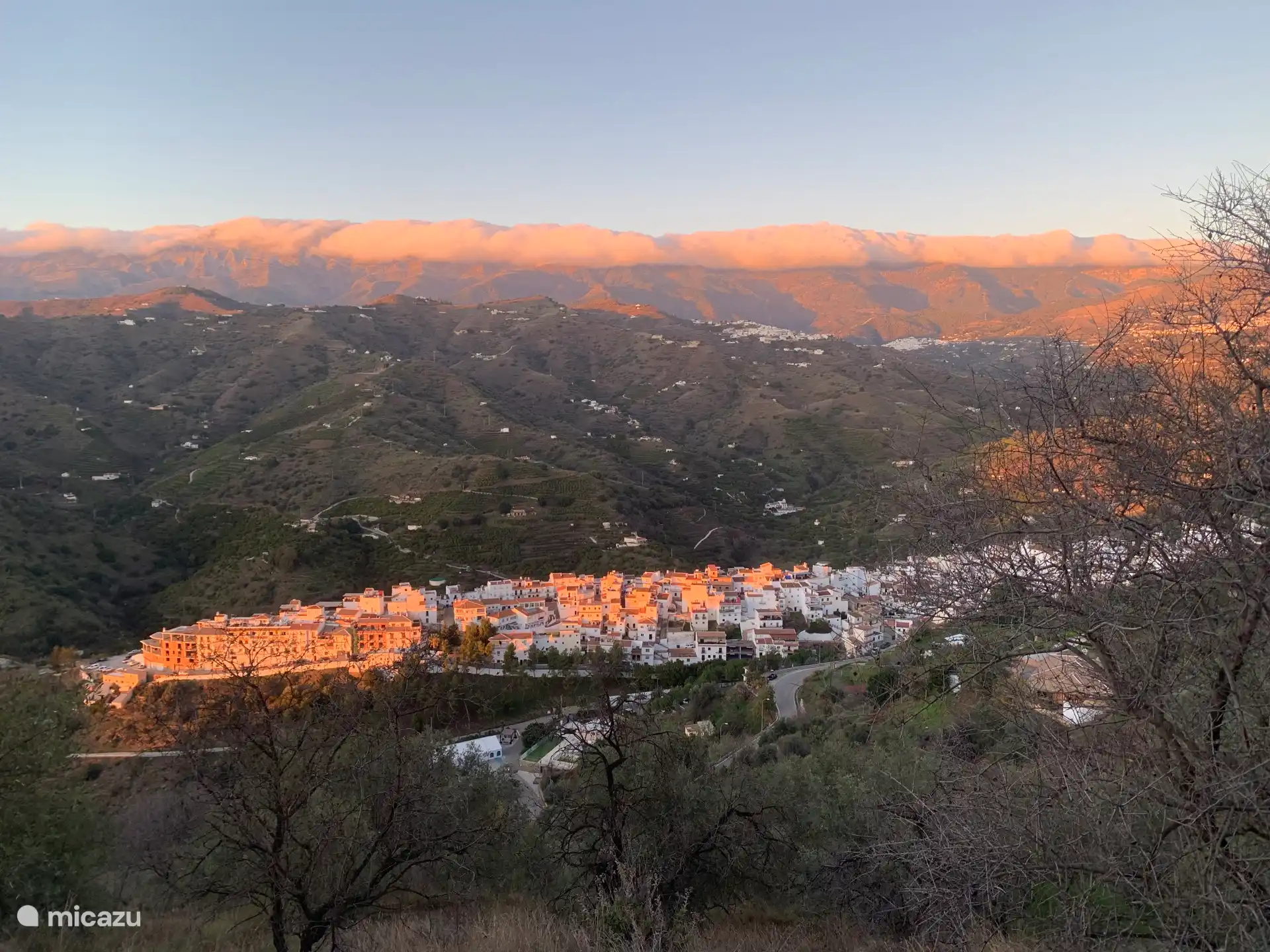 Sayalonga au coucher du soleil