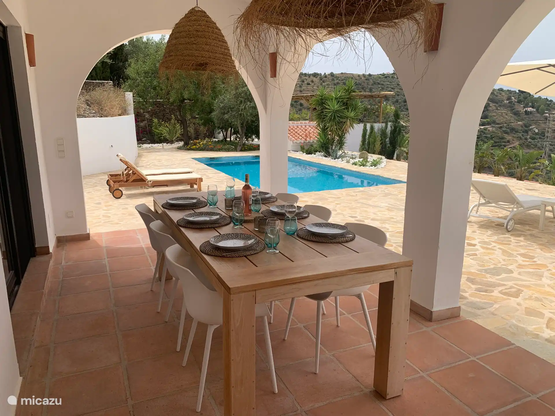 Terrasse et piscine