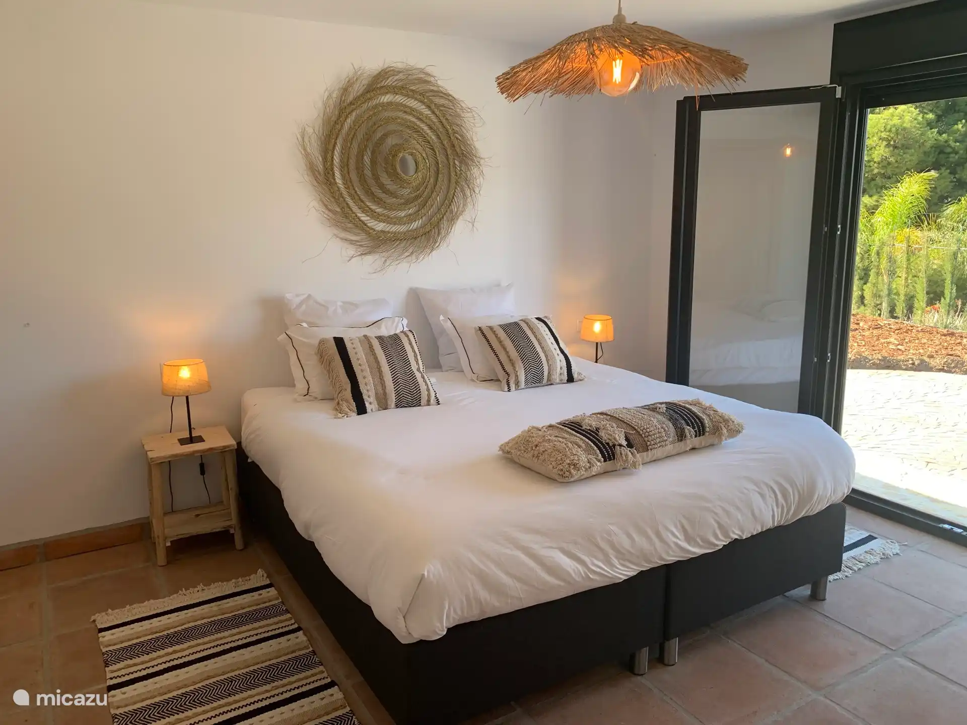 Chambre parentale avec vue sur la montagne