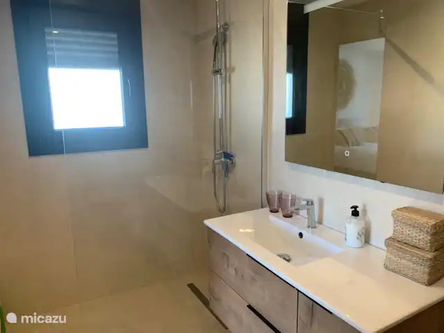 Zsa Zsa Zsu | Espagne, Costa del Sol, Sayalonga - maison de vacances Salle de bain attenante à la chambre principale