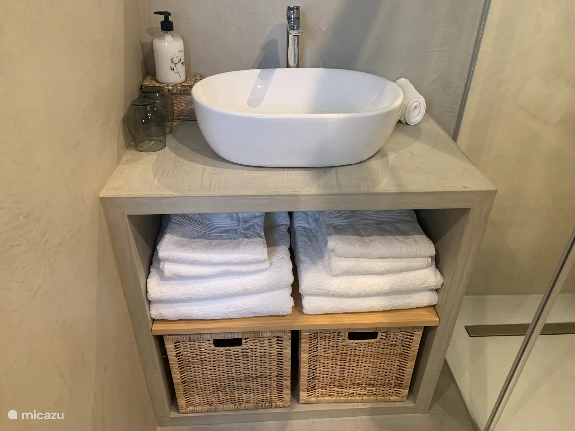 Separates Badezimmer