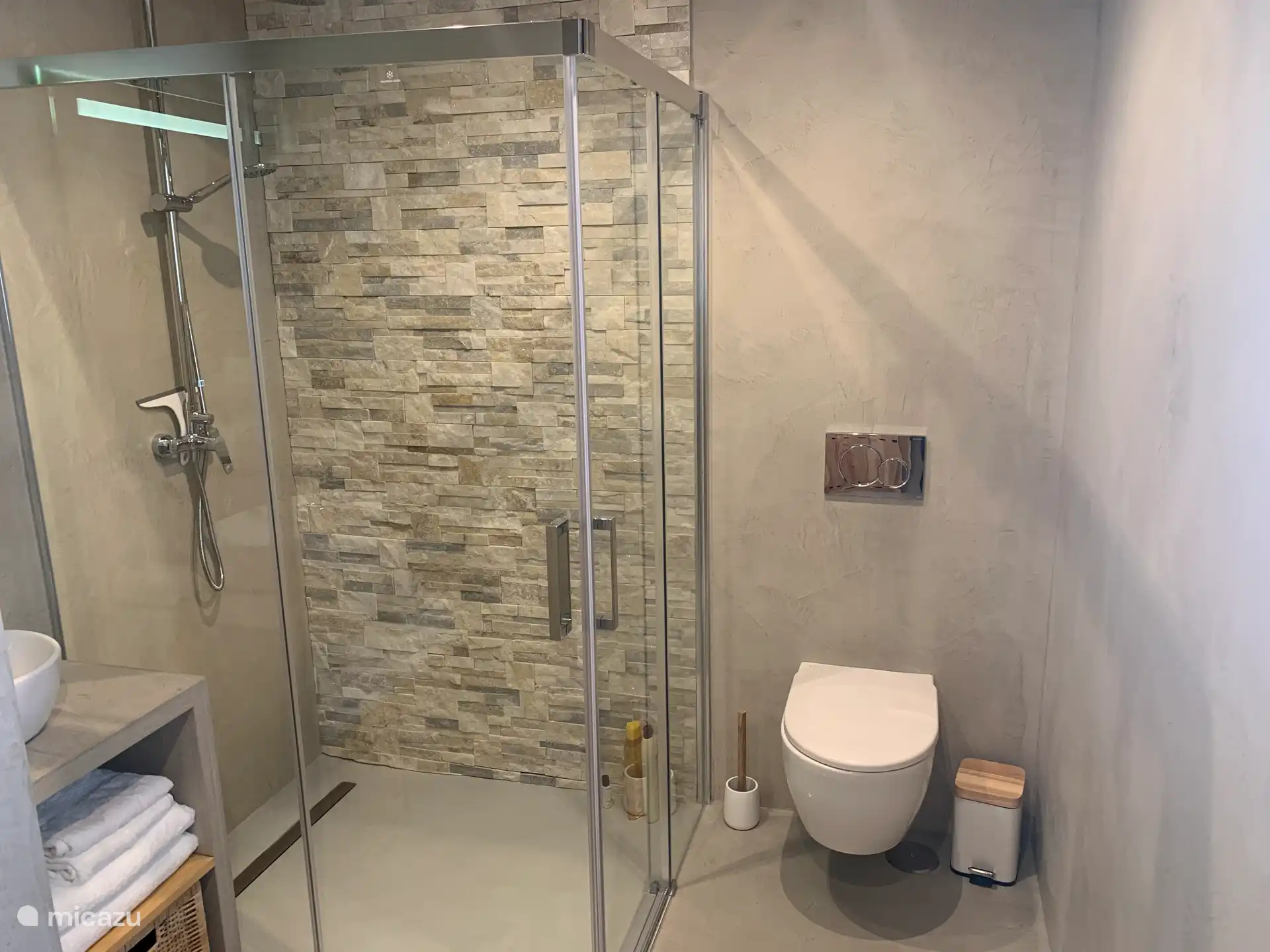 Separates Badezimmer