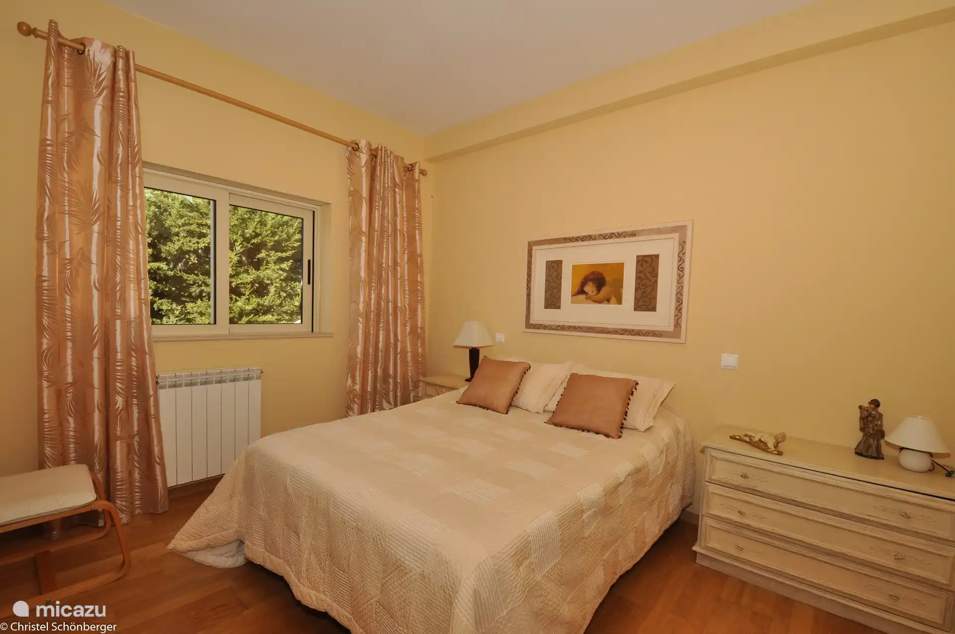 Slaapkamer met eigen badkamer