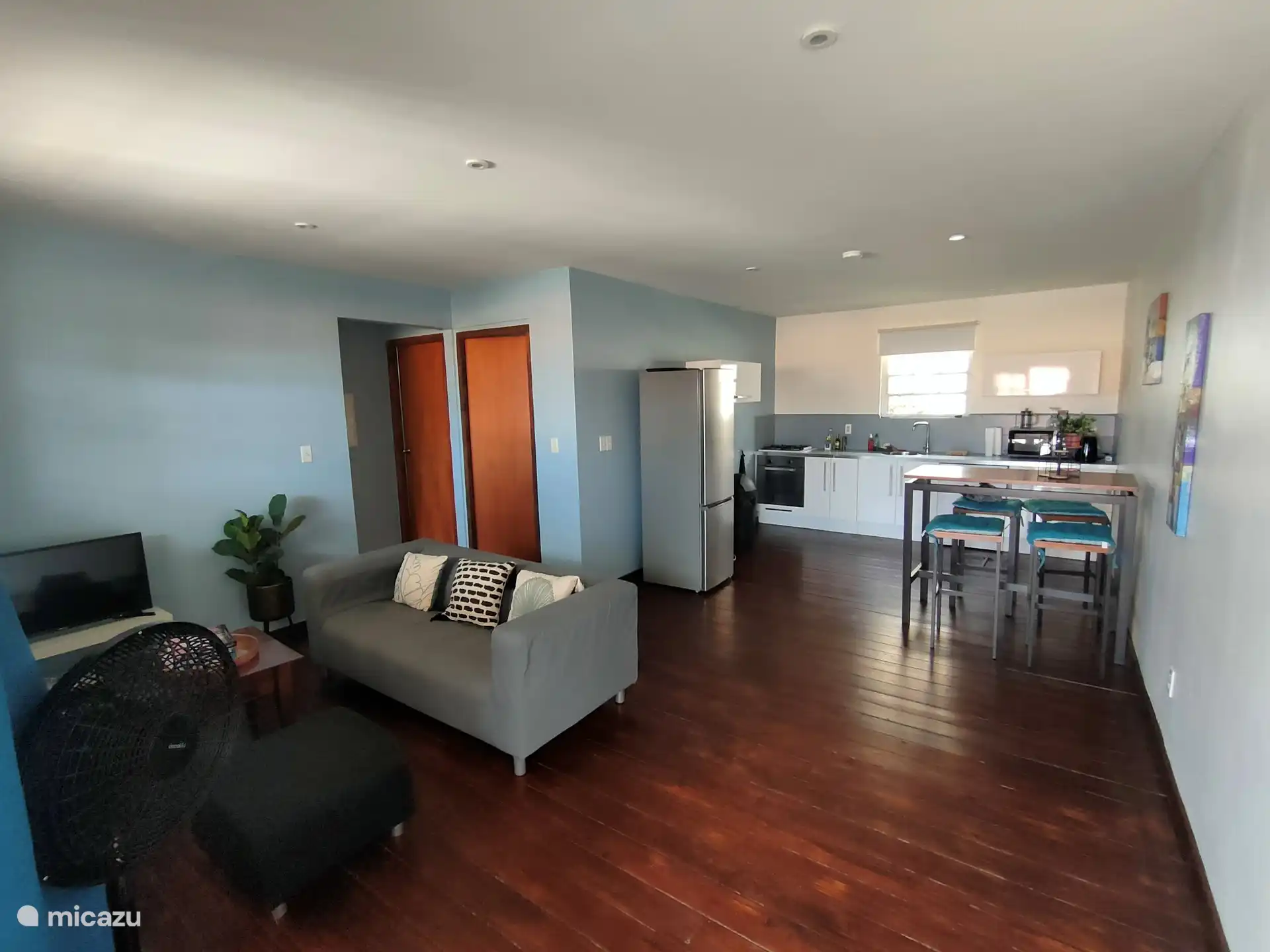 Wohnzimmer, offene Küche