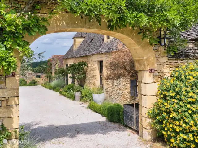 Le Paradis de Saint Geniès huren in Frankrijk, Dordogne, Montignac - villa De entree