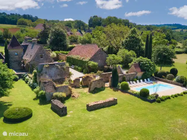Le Paradis de Saint Geniès huren in Frankrijk, Dordogne, Montignac - villa Omgeven door groen