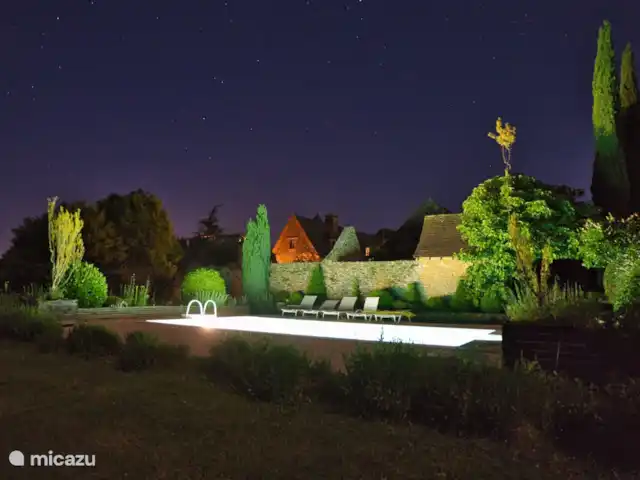 Le Paradis de Saint Geniès huren in Frankrijk, Dordogne, Montignac - villa De verlichte tuin