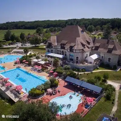 Castillo con piscinas