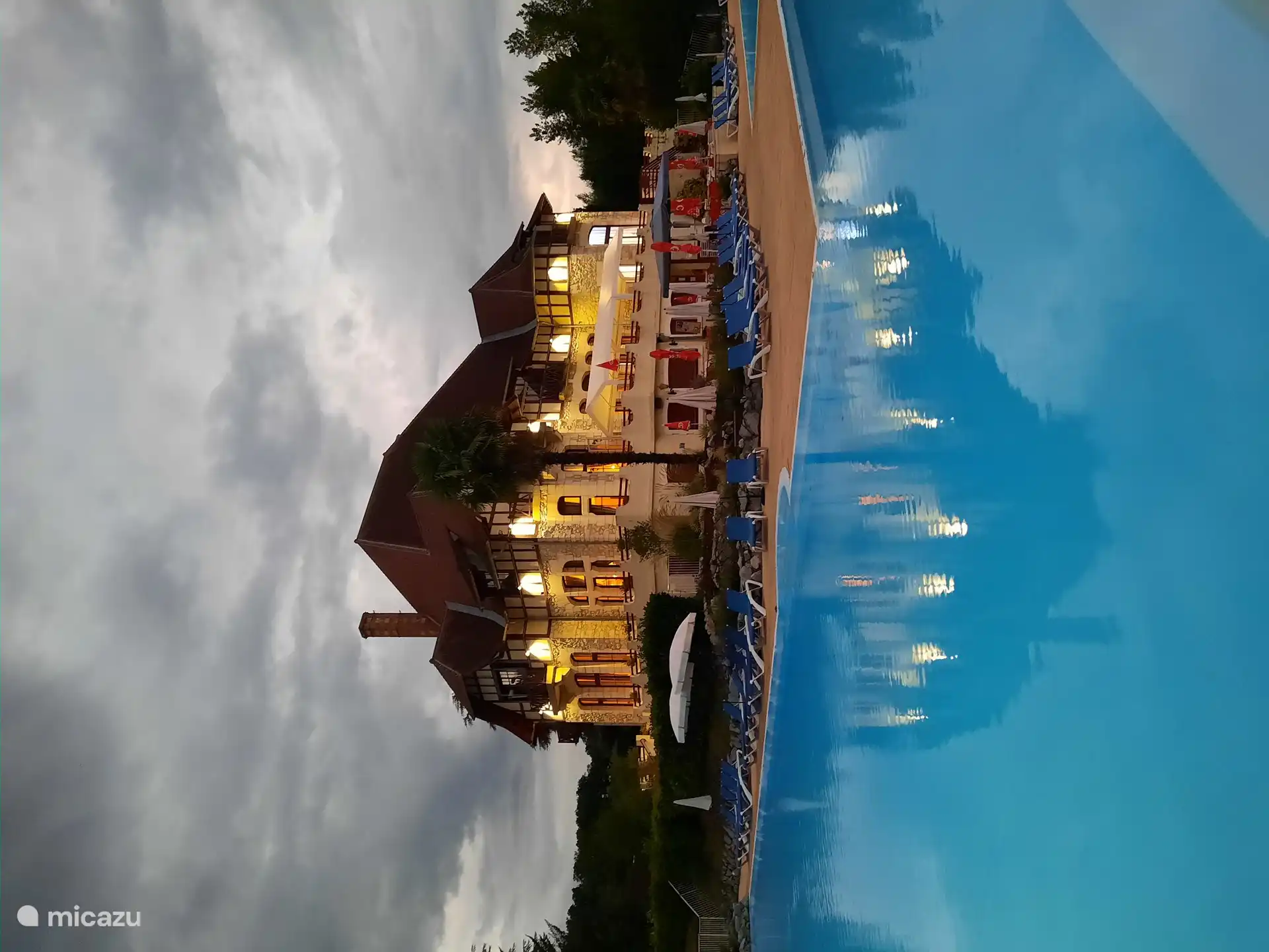 Castillo con piscinas