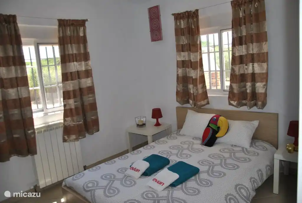 chambre principale (avec salle de bain ensuite)