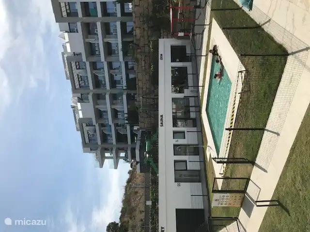 Kinderbecken komplett umzäunt