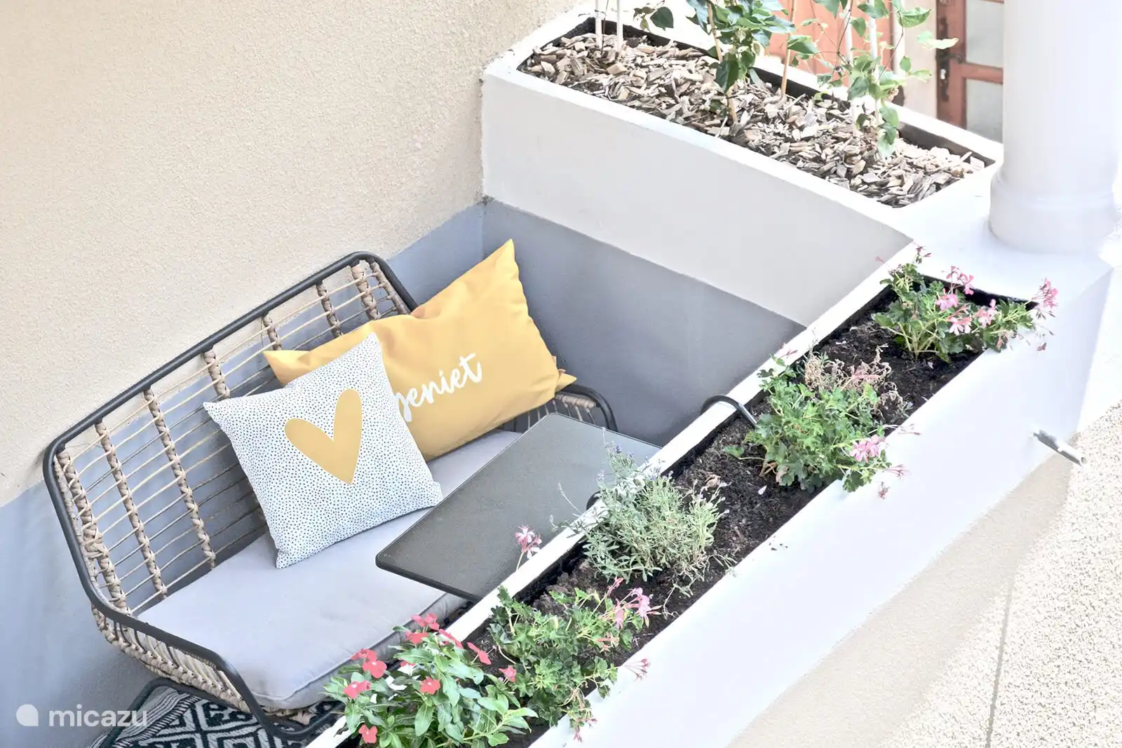 Vorderer Balkon für Ihre erste Tasse Kaffee im Ferienhaus LOTT Duravel LOTT Ferienhäuser
