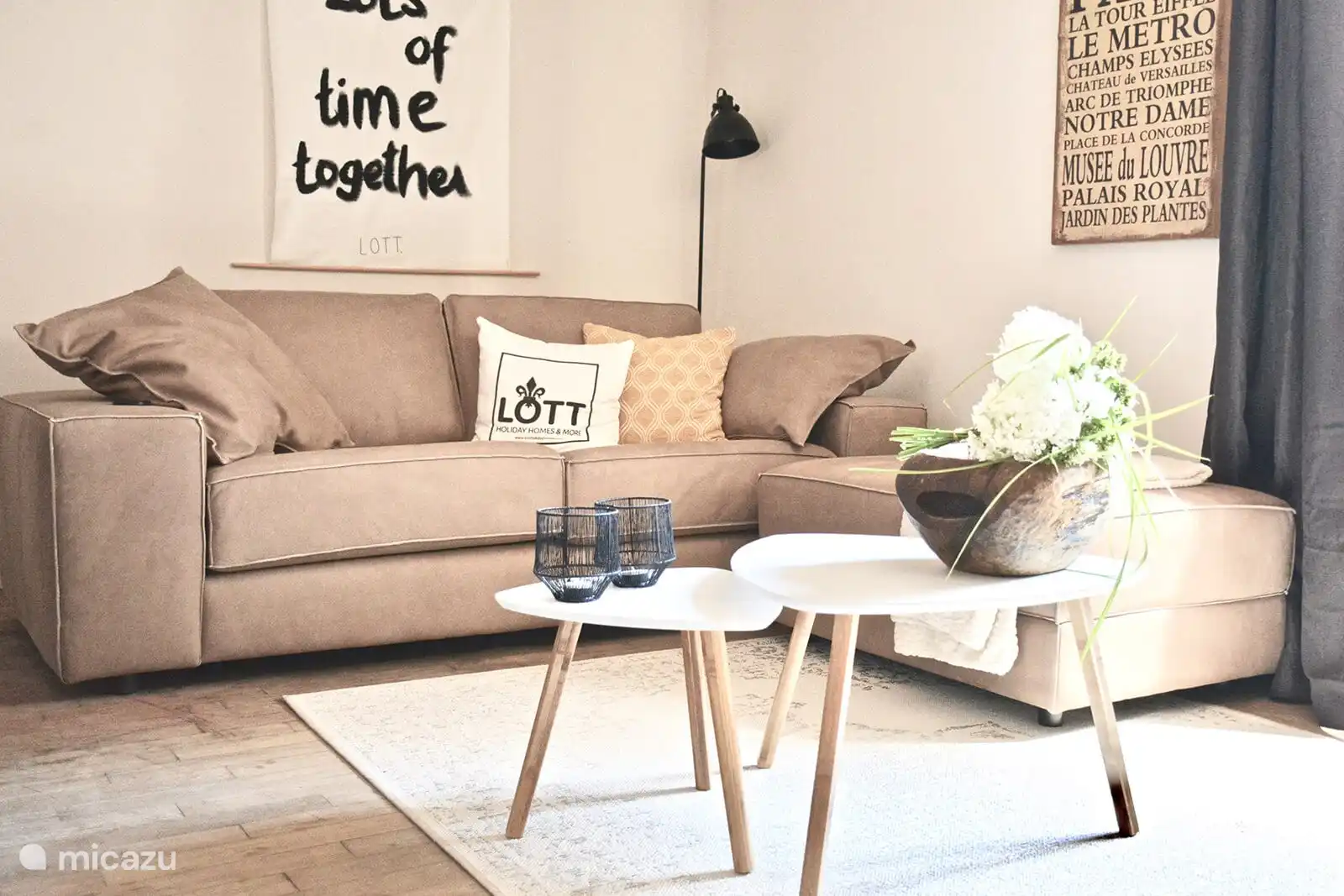 Wohnzimmer mit Leder-Loungesofa Ferienhaus LOTT Duravel LOTT Ferienhäuser