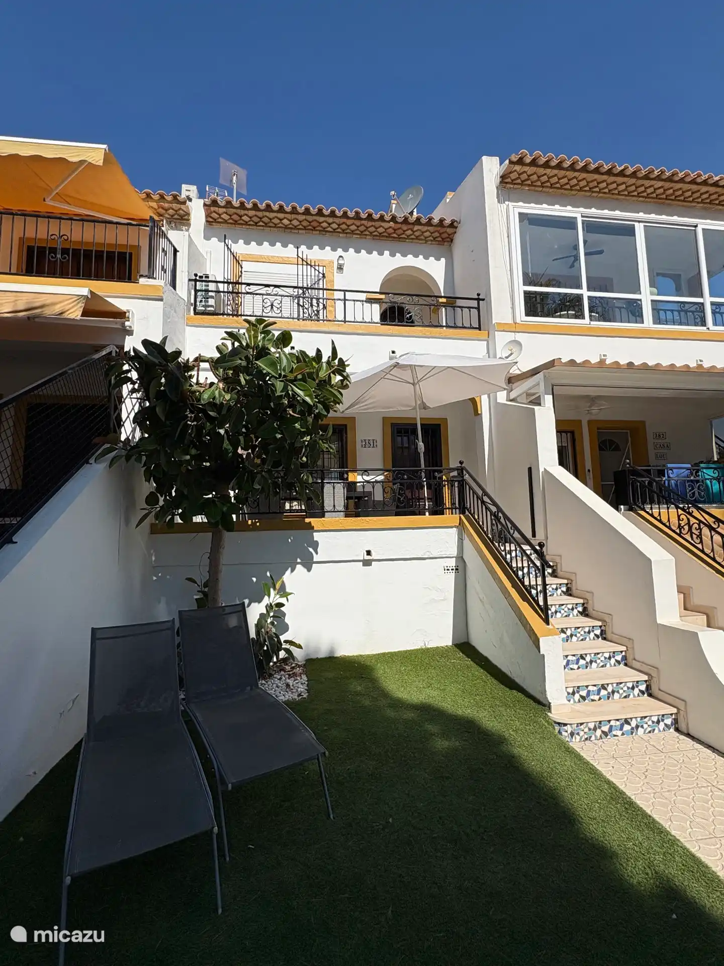 House garden side. 