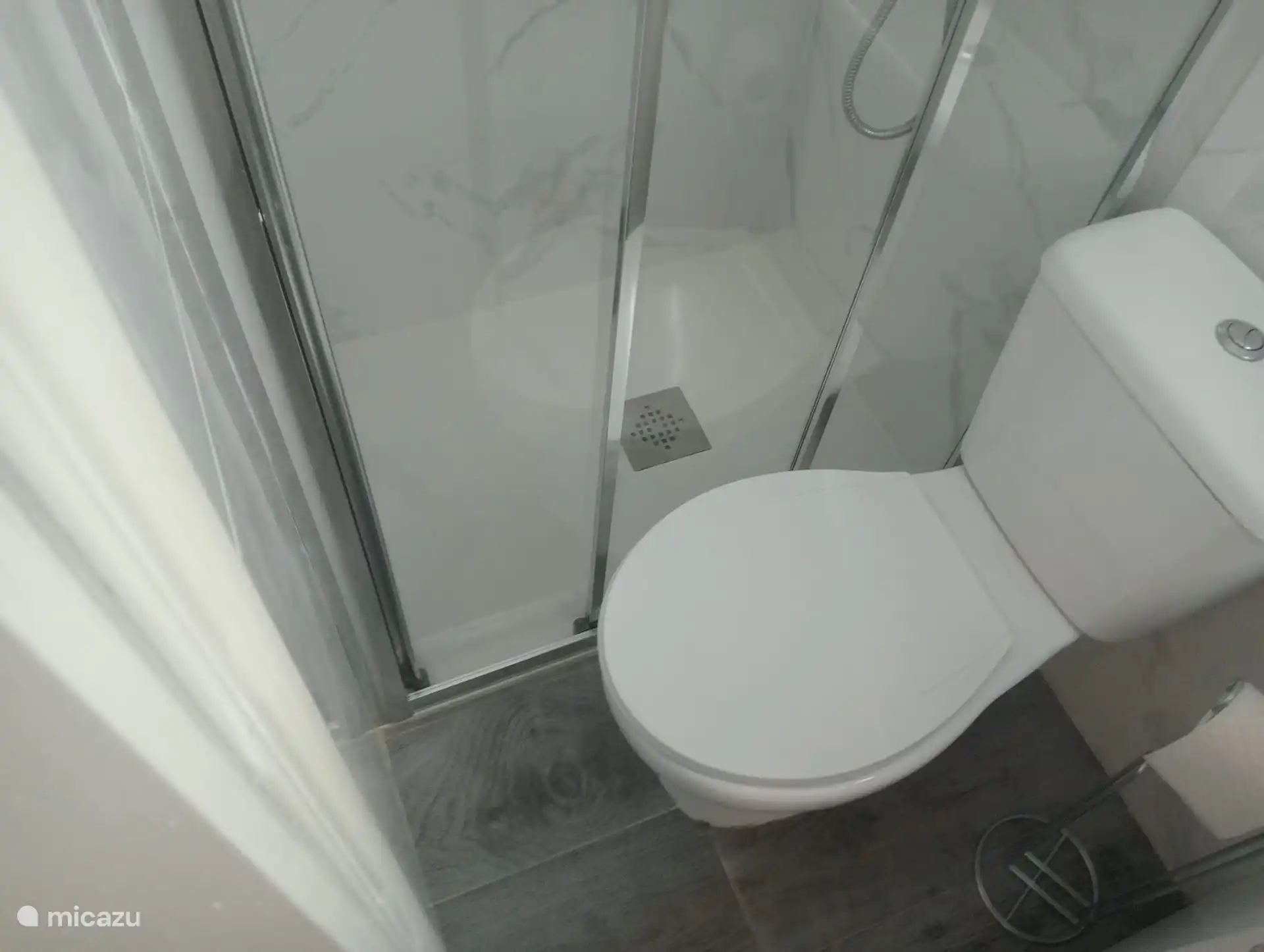 toilet room with second shower on the ground floor.