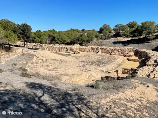 Casa Romantica Villamartín | Espagne, Costa Blanca, Alicante - maison mitoyenne Une récente découverte archéologique a mis au jour un fossé vieux de 3 000 ans datant de l'époque phénicienne, à environ deux kilomètres de la mer.
