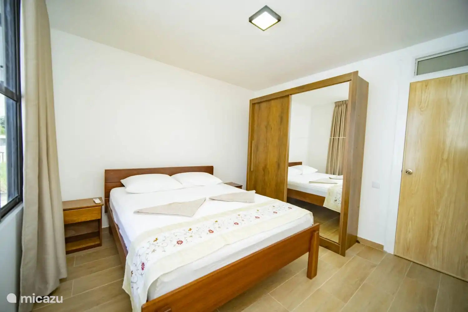 2nd bedroom with a double bed and a spacious wardrobe. This bedroom is also equipped with air conditioning. There is also a mosquito net on the windows.