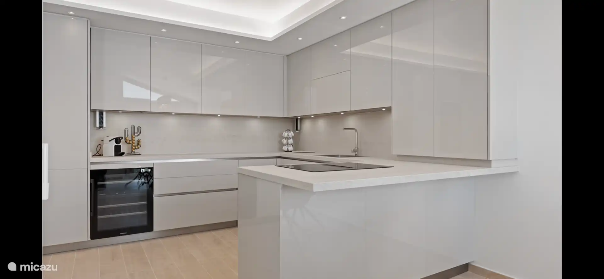 Schöne geräumige Küche mit allem Komfort