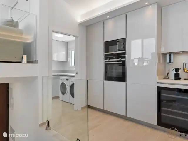 Maison de plage Diez | Espagne, Costa del Sol, Estepona - villa Cuisine avec four, micro-ondes et cave à vin et buanderie avec lave-linge et sèche-linge