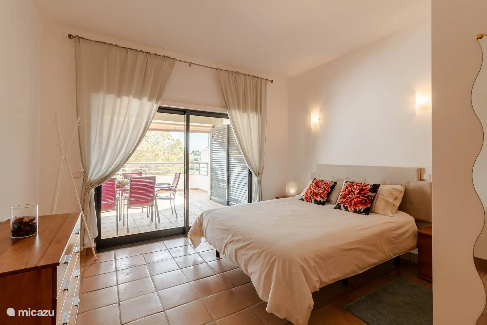 Slaapkamer met eigen badkamer