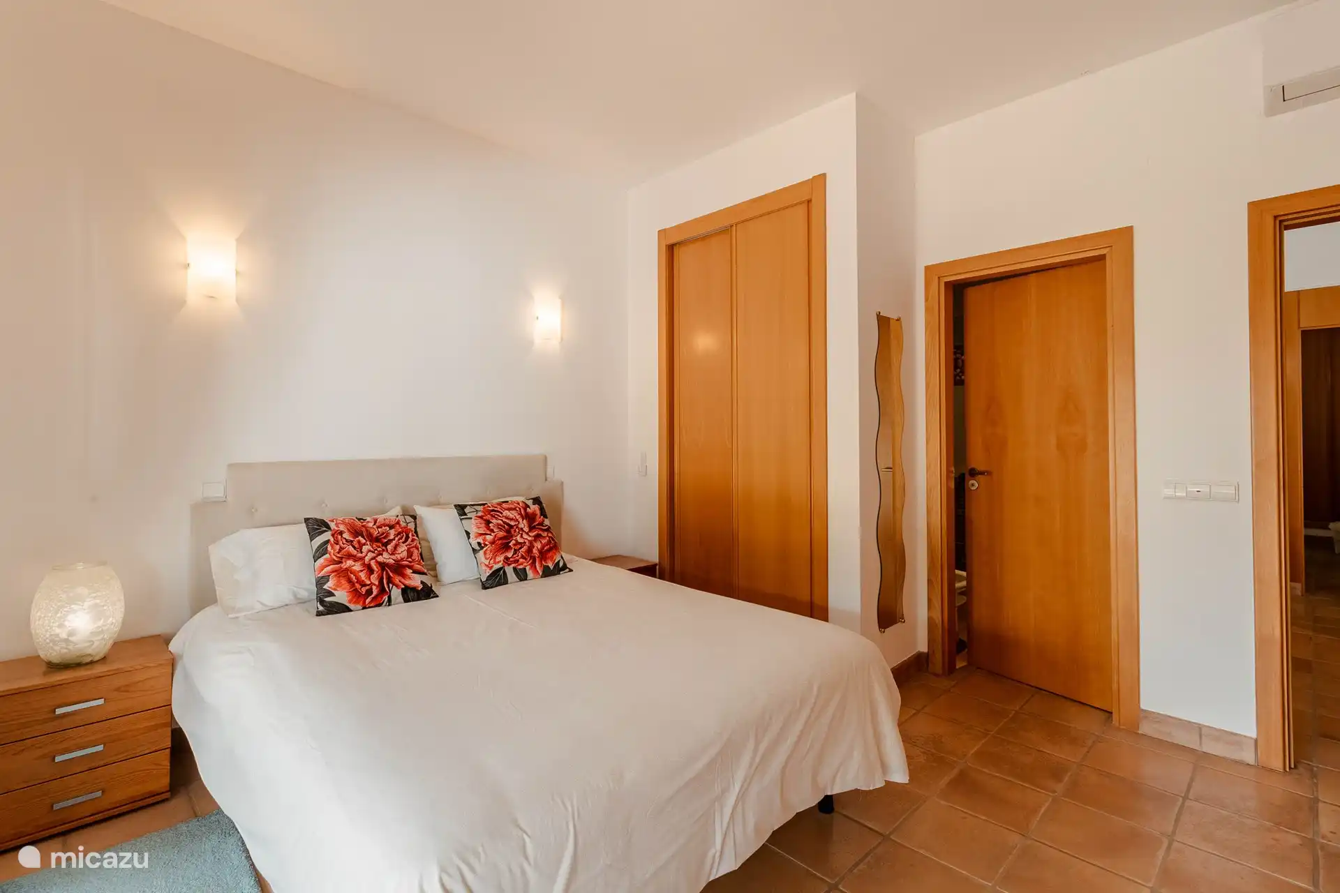 Slaapkamer met eigen badkamer