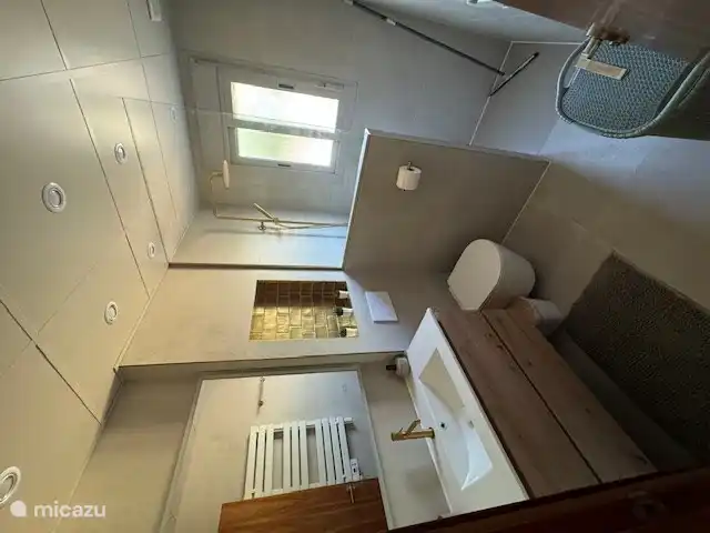 Aktuelles Badezimmer im Jahr 2024 renoviert!