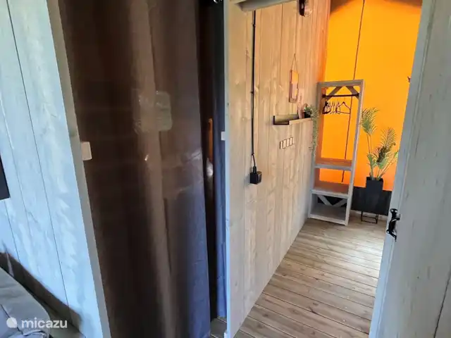 glamping / safaritent / yurt huren in Nederland, Friesland, Grouw – Safarilodge Grou, luxe op een eiland doorloop