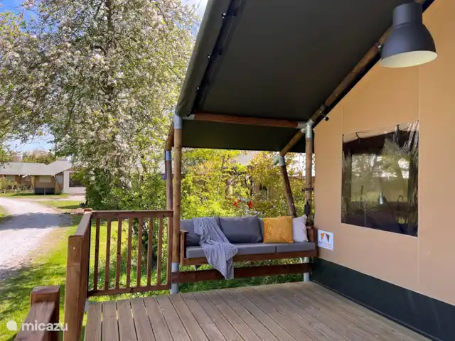 glamping / safaritent / yurt huren in Nederland, Friesland, Grouw – Safarilodge Grou, luxe op een eiland lounge plek