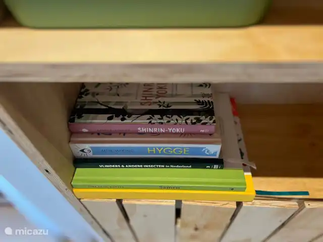 Wandelen, Nederland, Gelderland, Ermelo, chalet Boshuisje Hans & Klaartje Een greep uit de boekenkast