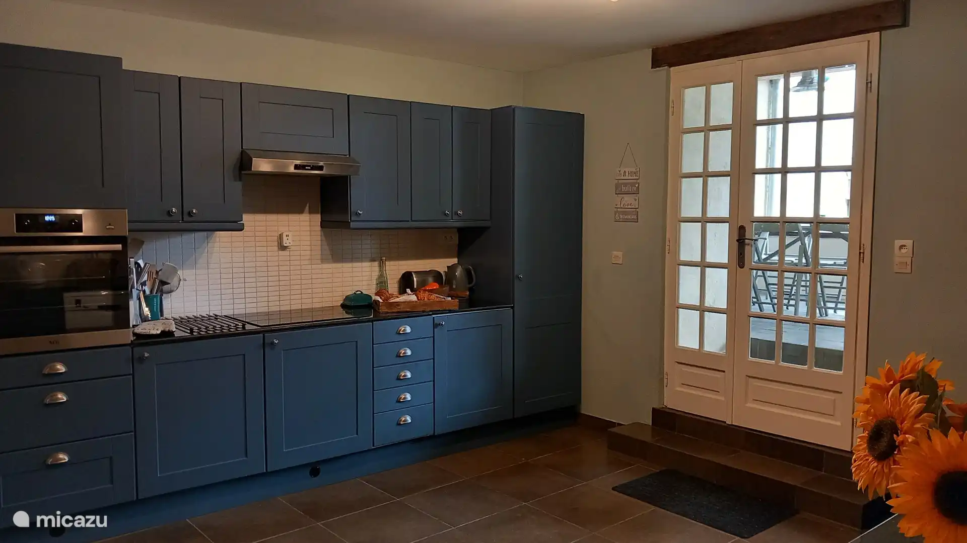 Large, well appointed kitchen