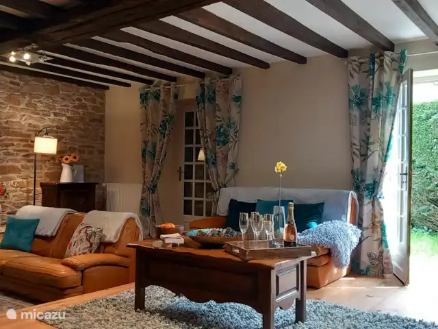 Retraite française - Chant Oiseau | France, Dordogne, Nontron - maison de vacances Grand salon confortable.