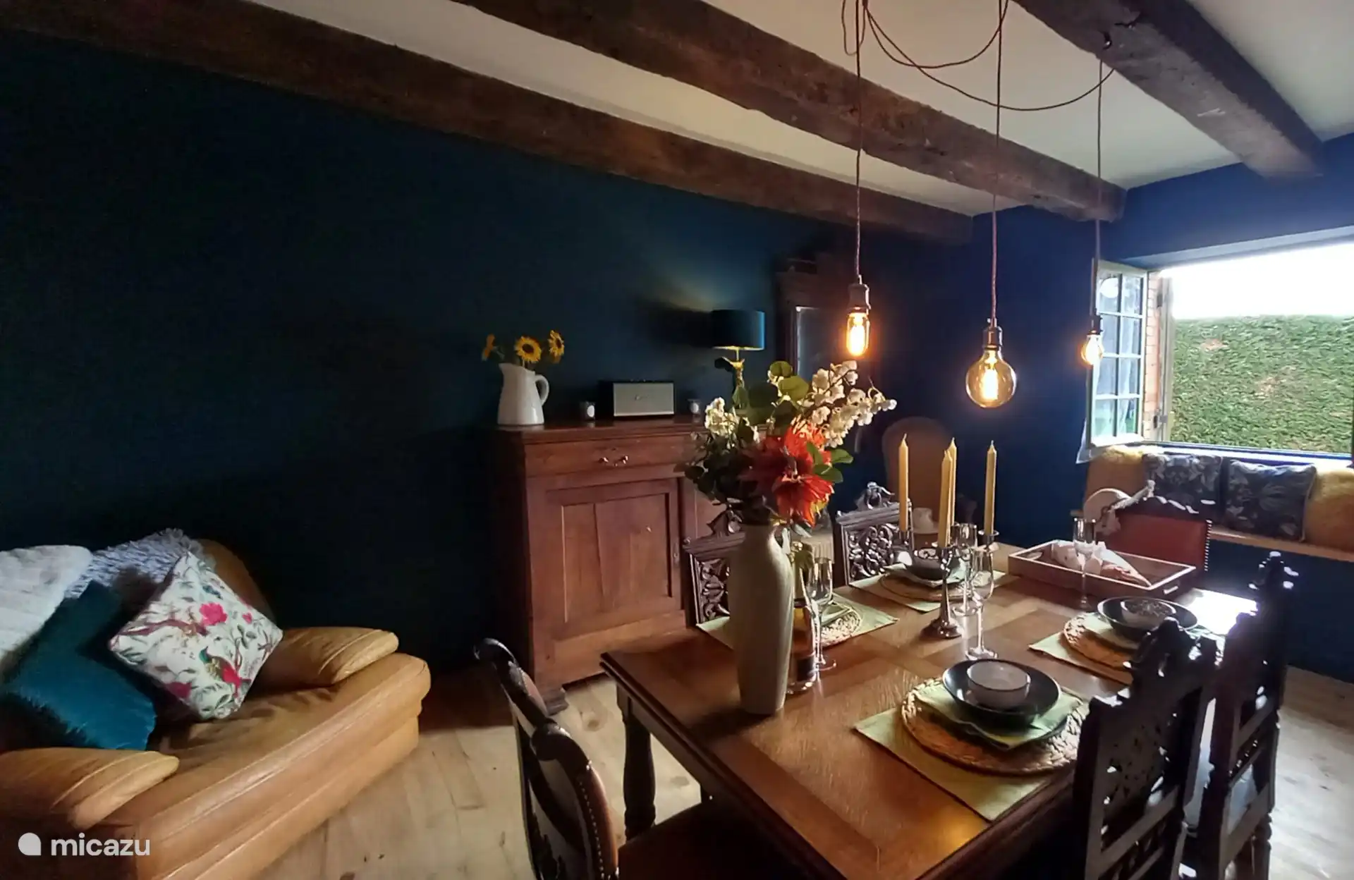 Stylish dining room.