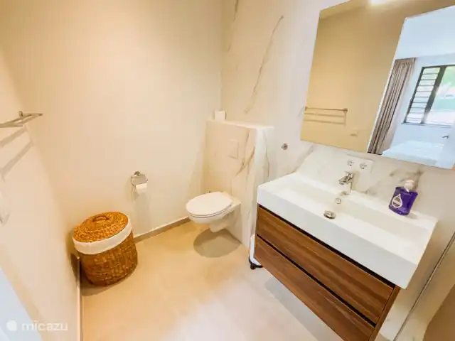 Apartamento de lujo en Blue Bay en Curazao, Curazao Centro, Blue Bay - apartamento Baño espacioso