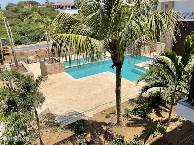 Apartamento de lujo en Blue Bay en Curazao, Curazao Centro, Blue Bay - apartamento Vista de una de las piscinas.