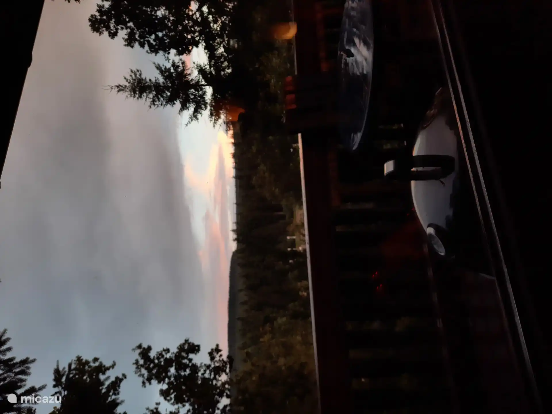 Cuando hace buen tiempo, disfruta de una barbacoa y de un hermoso cielo.