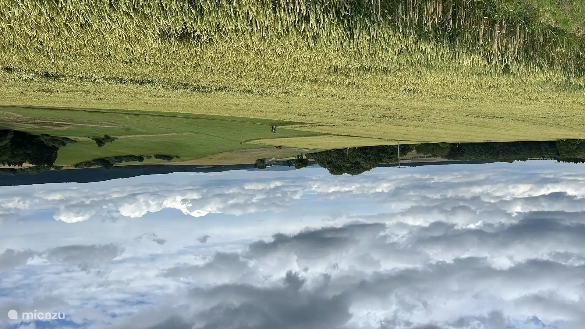 Vista de los campos al otro lado de la monta&#241;a. A 5 minutos a pie de la casa.