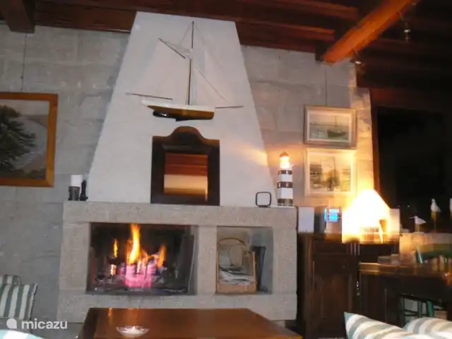 Location de Vacances France, Côtes-d'Armor, Saint-Cast-Le-Guildo, appartement - Villa Ultramarine 1 à Saint Cast la cheminée du salon