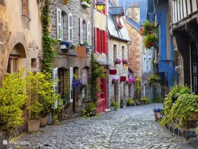 Location de Vacances France, Côtes-d'Armor, Saint-Cast-Le-Guildo, appartement - Villa Ultramarine 1 à Saint Cast vieilles rues de la ville médiévale de Dinan