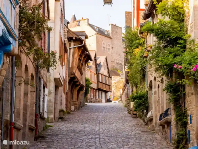 Location de Vacances France, Côtes-d'Armor, Saint-Cast-Le-Guildo, appartement - Villa Ultramarine 1 à Saint Cast vieilles rues de la ville médiévale de Dinan