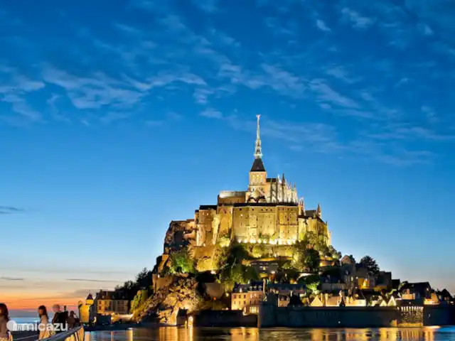 Location de Vacances France, Côtes-d'Armor, Saint-Cast-Le-Guildo, appartement - Villa Ultramarine 1 à Saint Cast le célèbre Mont Saint Michel. Elle se trouve à une heure en voiture de la villa ULTRAMARINE. C'est une visite incontournable si vous ne le savez pas déjà !