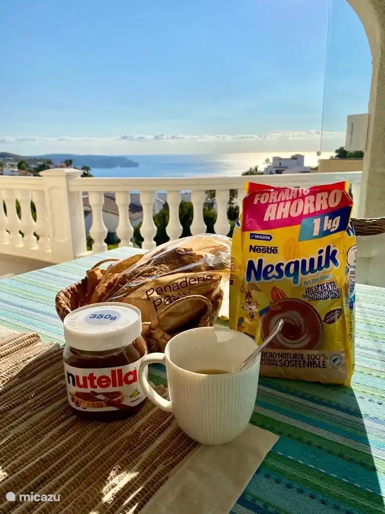 Ontbijt met zeezicht