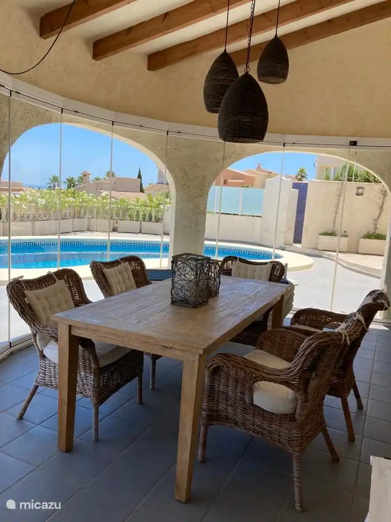 Prachtige Naja, die in de zomer volledig opengaat en in de winter je lekker warm houdt... CV aanwezig!