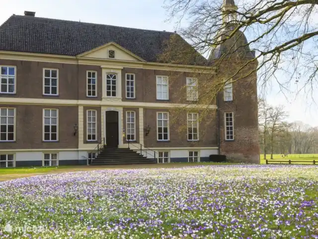 Buffel huren in Nederland, Gelderland, Hengelo - tiny house Kasteel Hakvoort Vorden,  een mooie bezienswaardigheid in de omgeving.