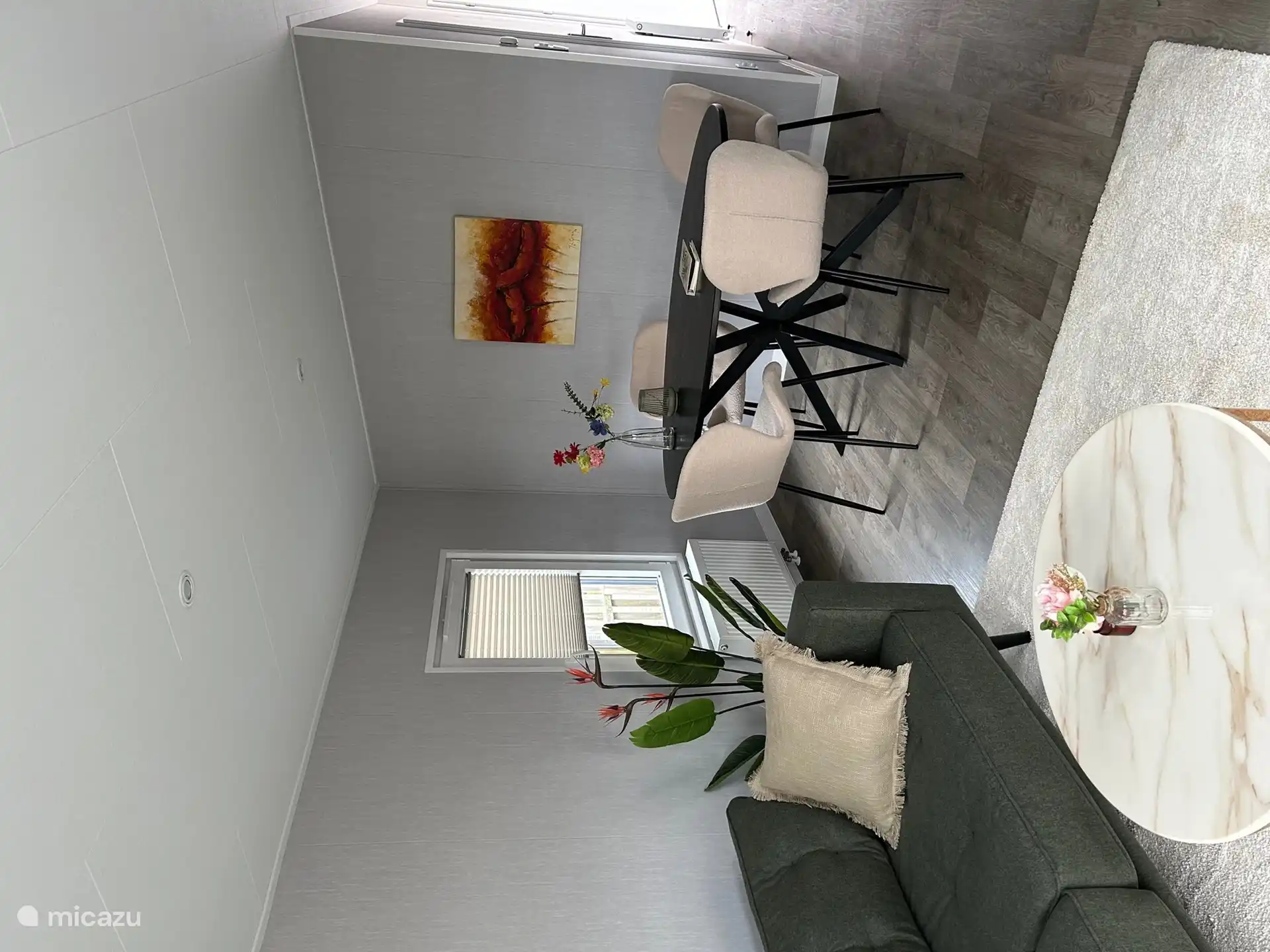 Cozy furnished living room.