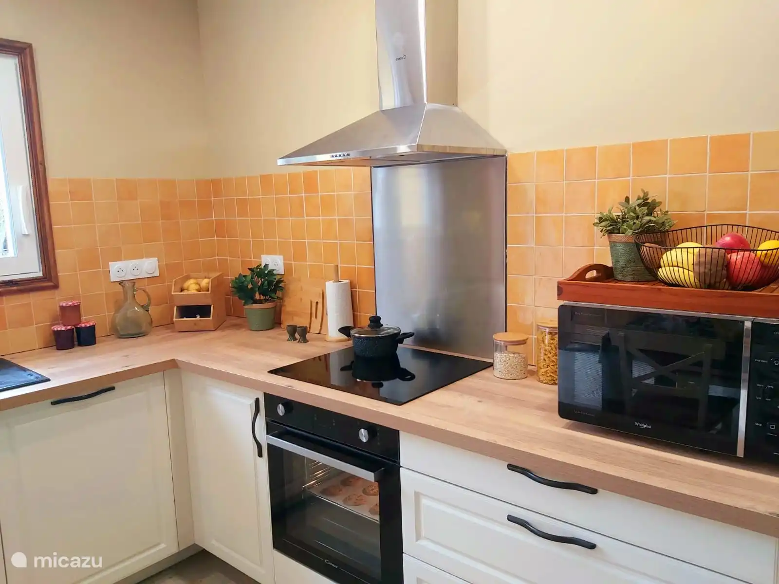 Kitchen with a view of the garden