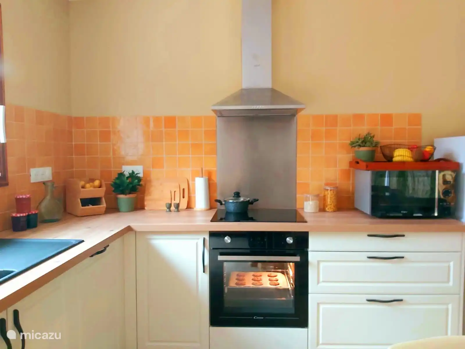 Compact but complete kitchen!