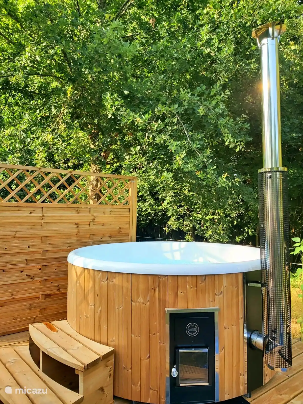 Enjoy the hot tub - not overlooked!