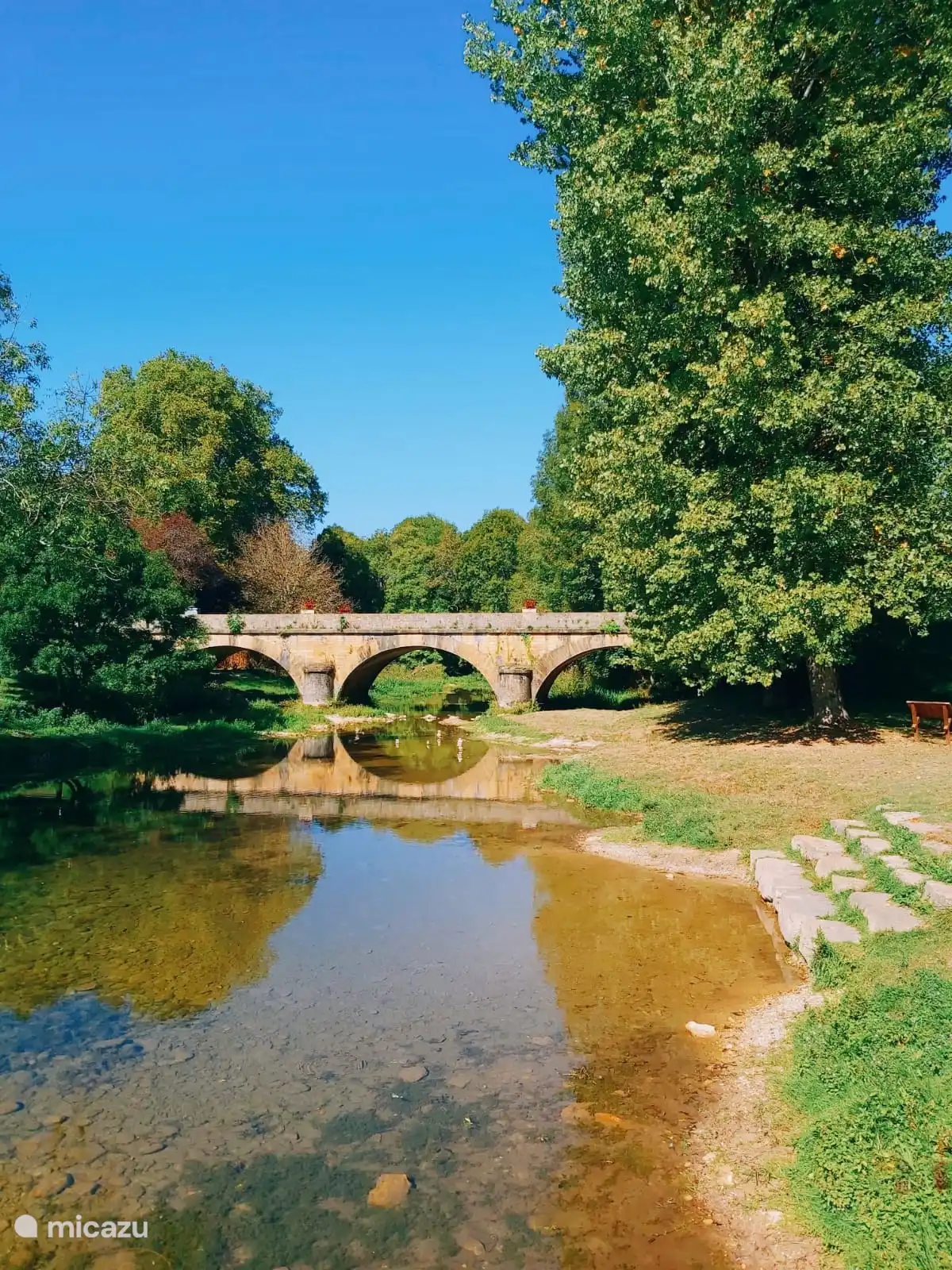 Many rivers and lakes in Dordogne!